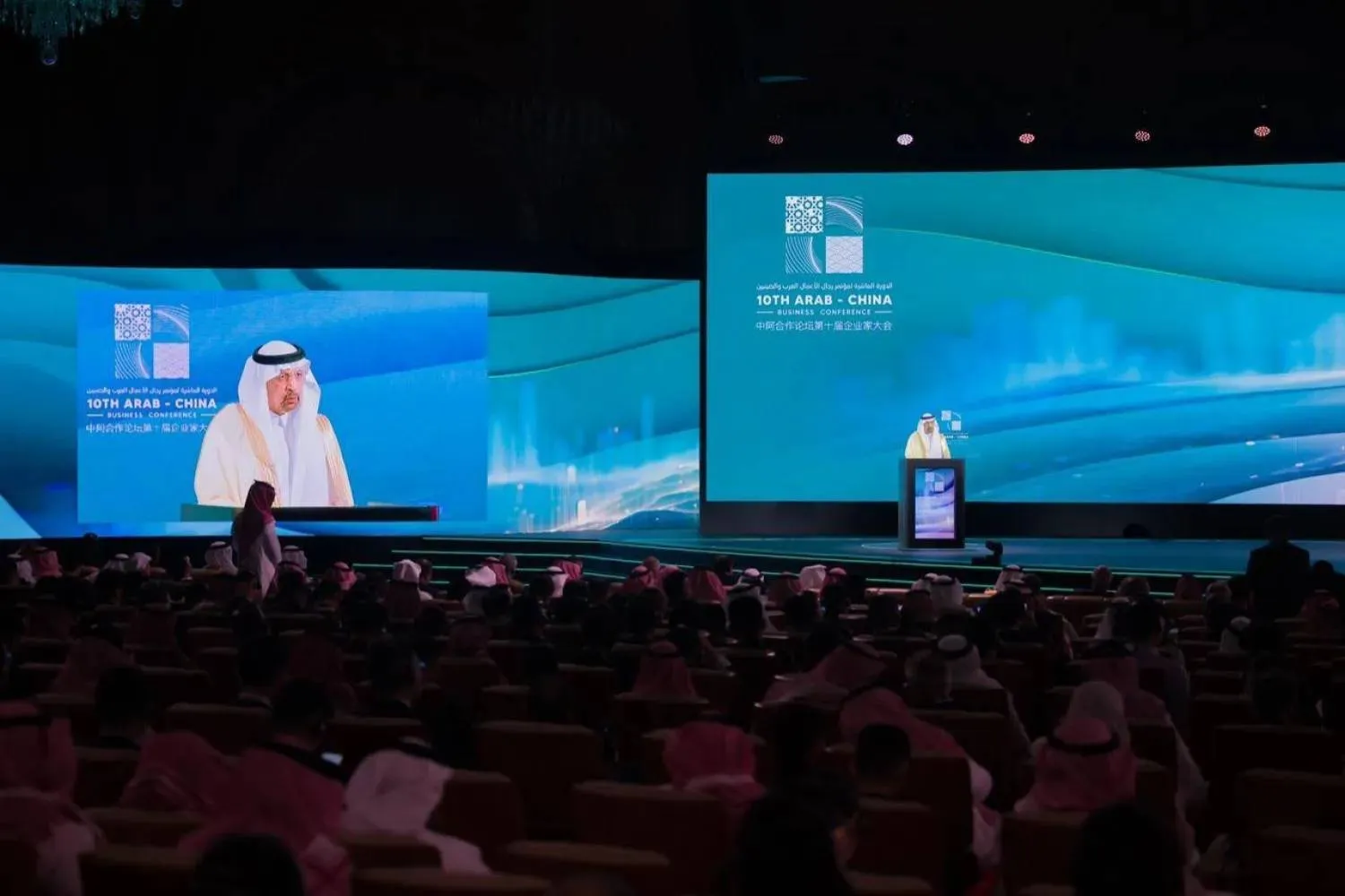 المهندس خالد الفالح يتحدث للحضور في فعاليات الدورة العاشرة لمؤتمر رجال الأعمال العرب والصينيين بالرياض (الشرق الأوسط)