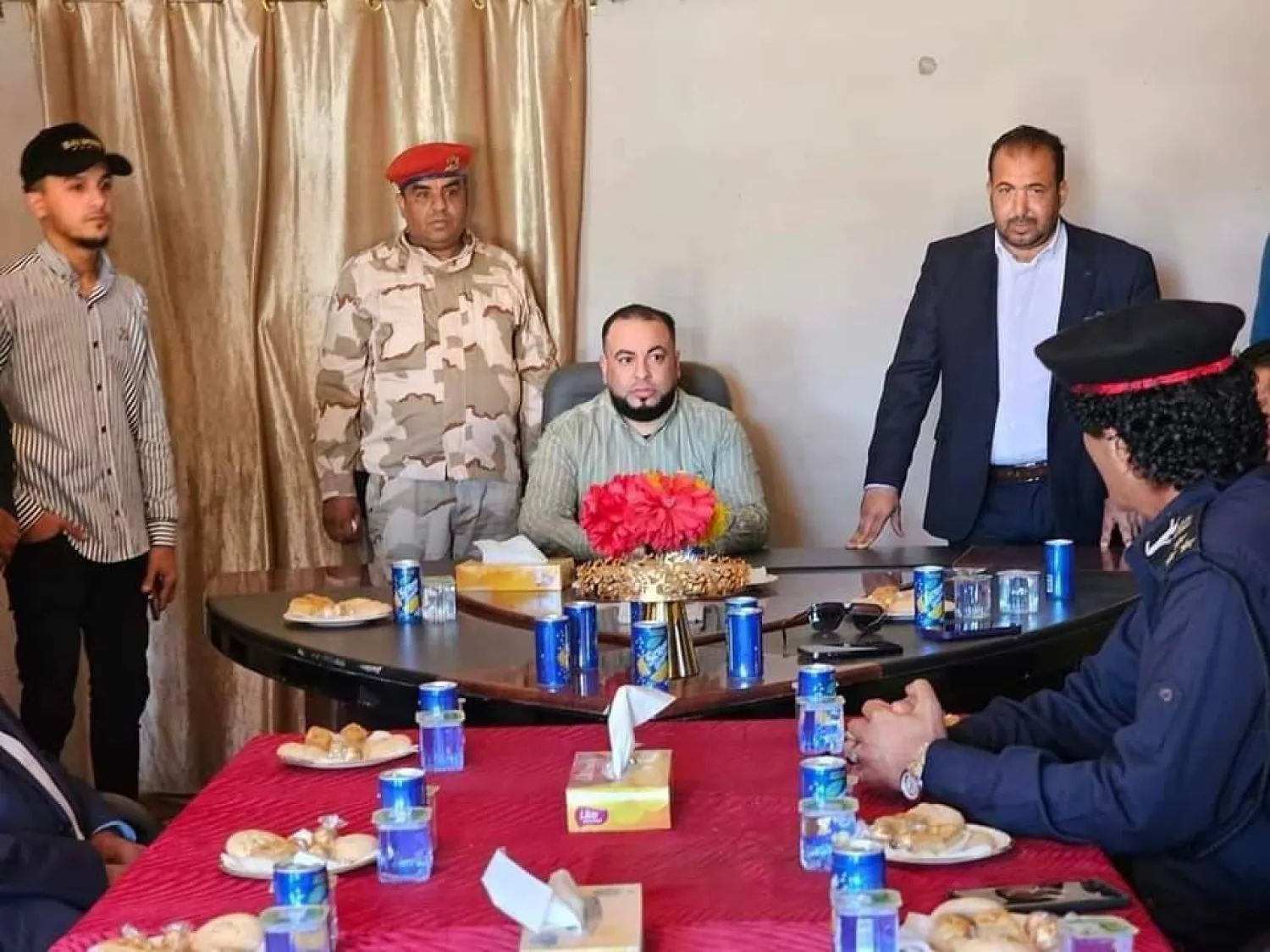 معمر الضاوي آمر «الكتيبة 55 مشاة» داخل أحد مقاره (صفحة الضاوي على فيسبوك)