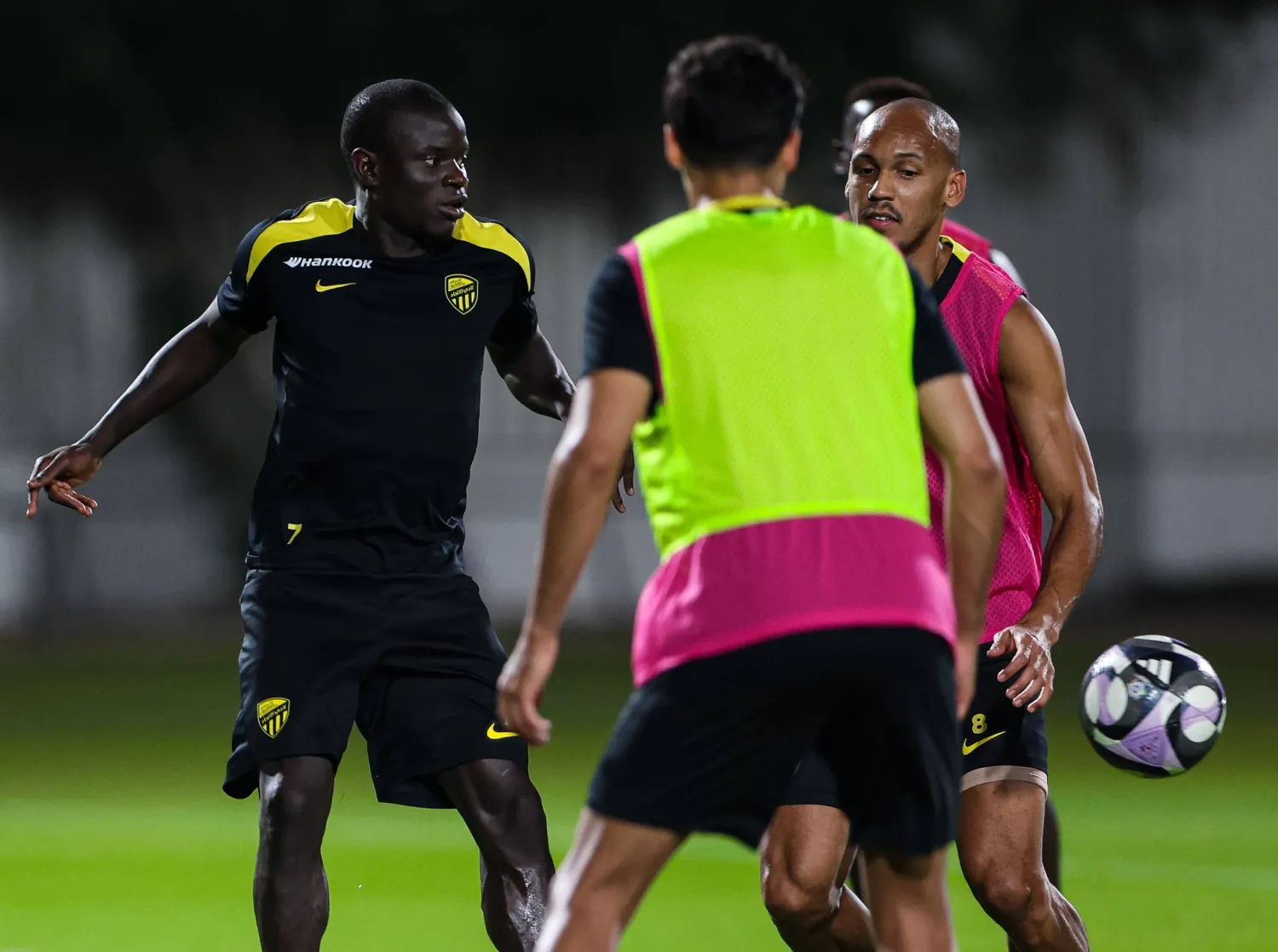 كانتي خلال مشاركته في تدريبات الاتحاد الأخيرة (نادي الاتحاد)