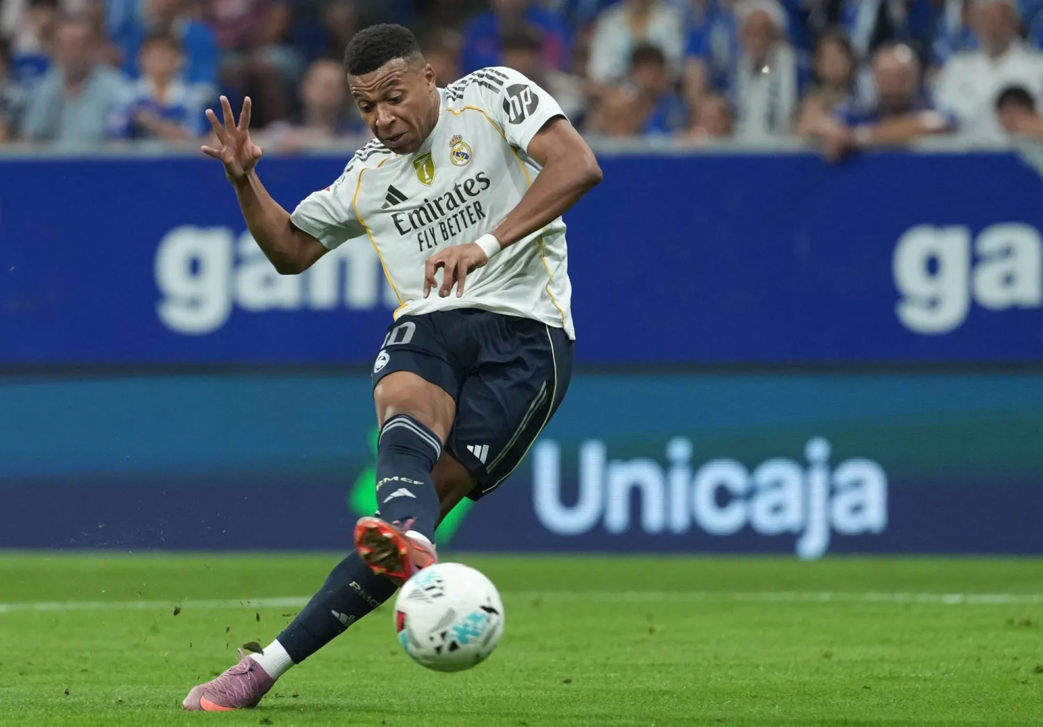 النجم الفرنسي كيليان مبابي تألق أمام أوفييدو (أ.ف.ب)