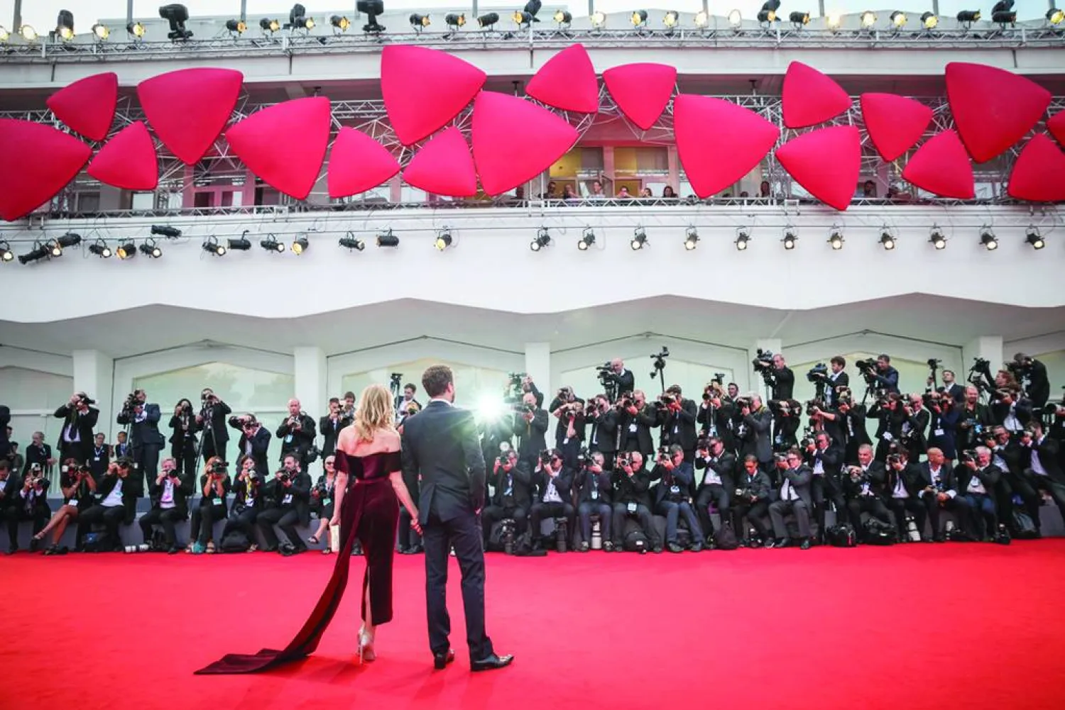 
السينما تجمع ما تفرّقه المسافات (مهرجان البندقية)