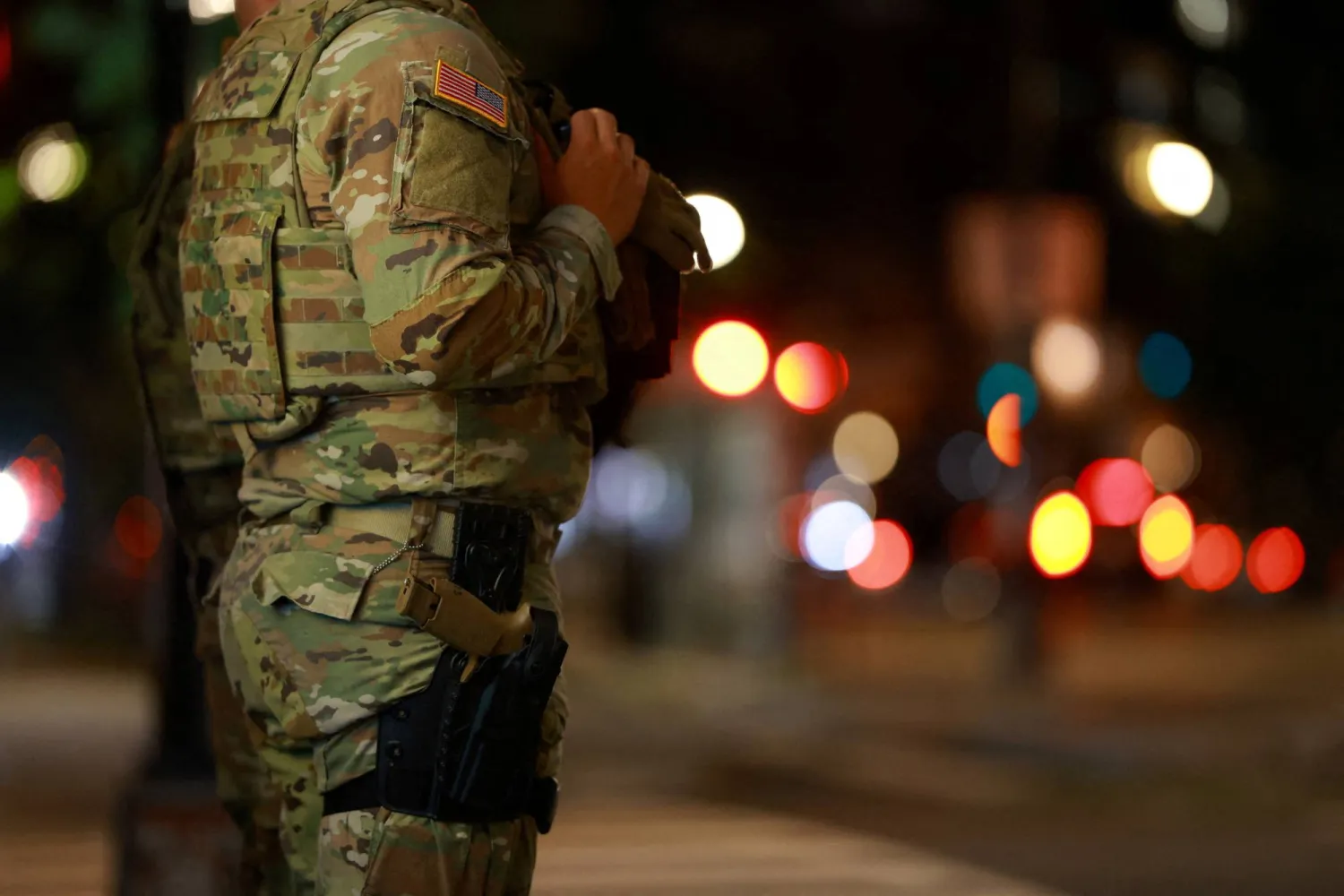 A member of the Ohio National Guard wears his sidearm while patrolling in the Logan Circle neighborhood, weeks after US President Donald Trump ordered National Guard and law enforcement to patrol the nation’s capital to assist in crime prevention, in Washington, D.C., US, August 24, 2025. REUTERS/Jose Luis Gonzalez