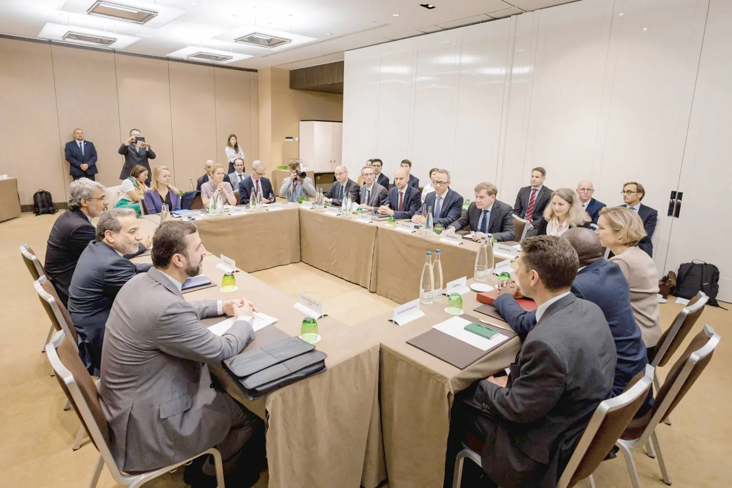 اجتماع بين وزراء خارجية الترويكا الأوروبية ونظيرهم الإيراني في جنيف 20 يونيو 2025 (أ.ب)