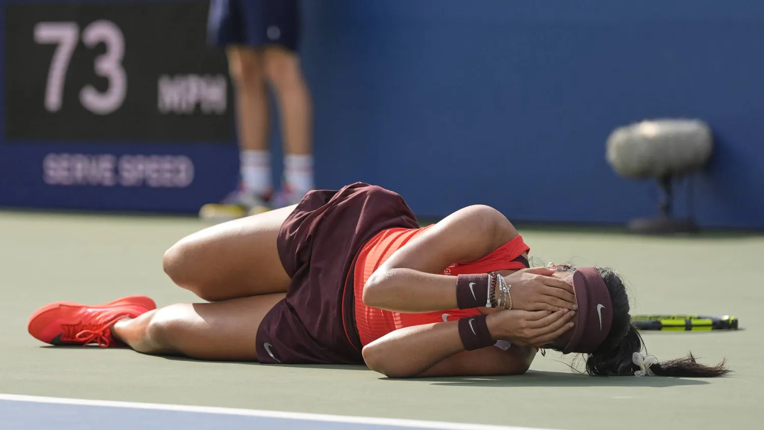 إيالا تبكي فرحاً عقب الفوز (أ.ب)