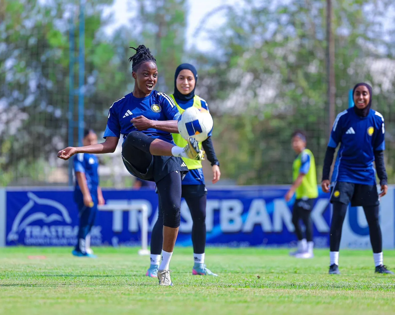 «سيدات النصر» يخضن معسكراً تحضيرياً مكثفاً تضمَّن تدريبات صباحية ومسائية مكثفة استعداداً للبطولة (الشرق الأوسط)