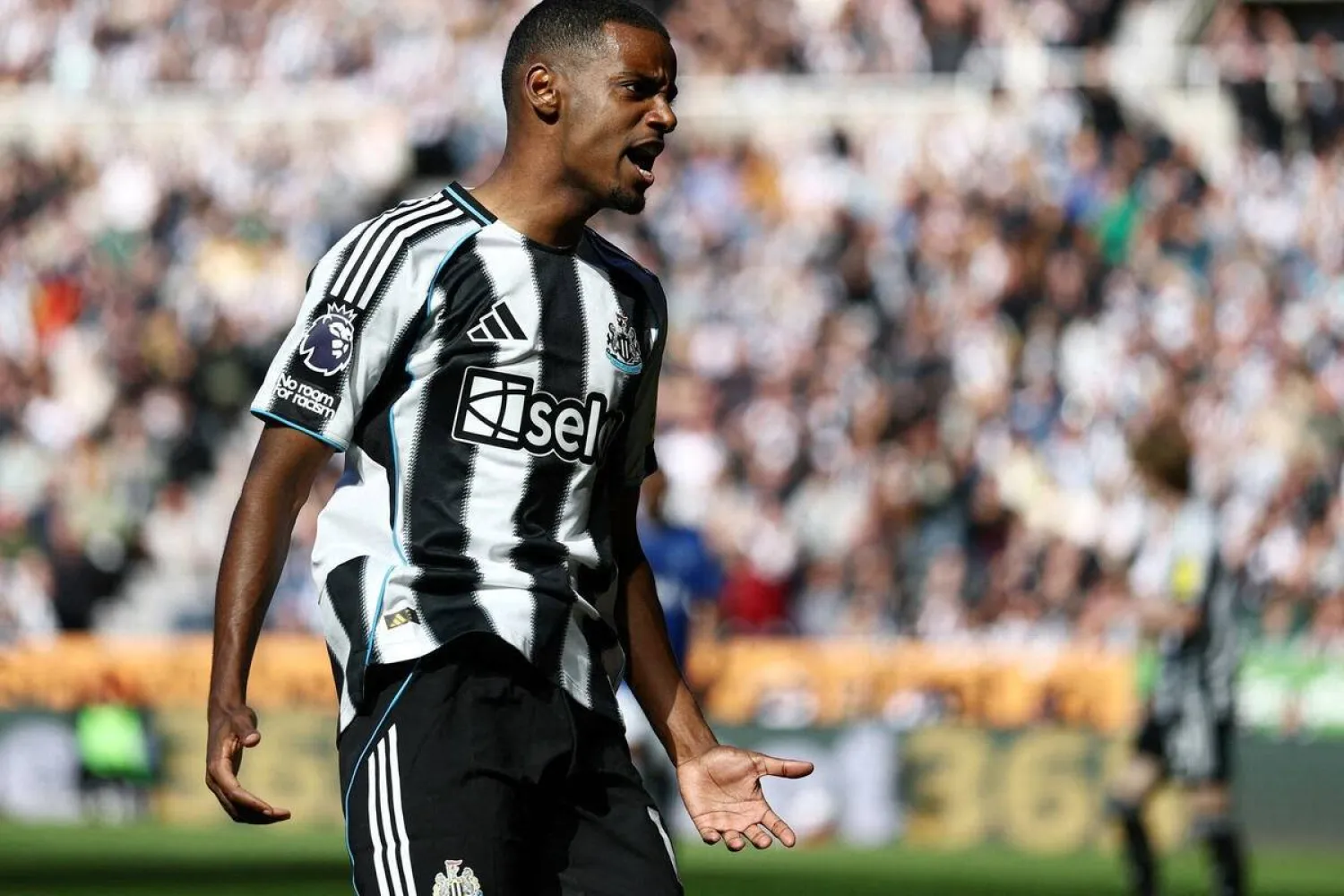 ألكسندر إيزاك (رويترز)