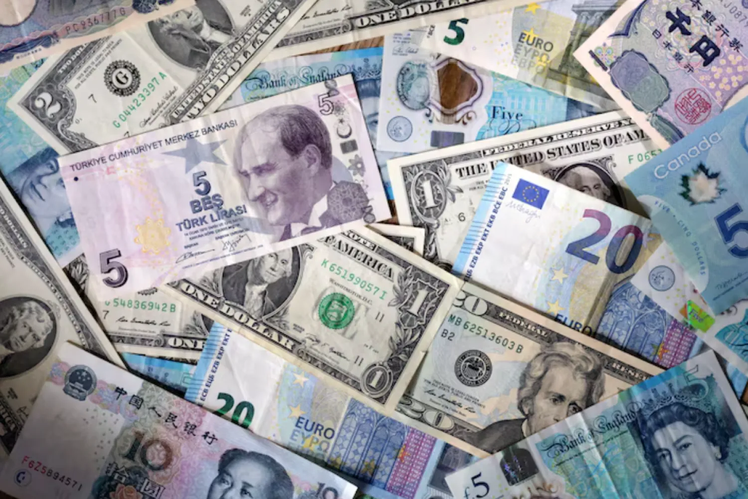 US dollar, Euro, Chinese Yuan, Canadian dollar, Turkish Lira and Pound banknotes are seen in this illustration taken May 4, 2025. REUTERS/Dado Ruvic/Illustration 