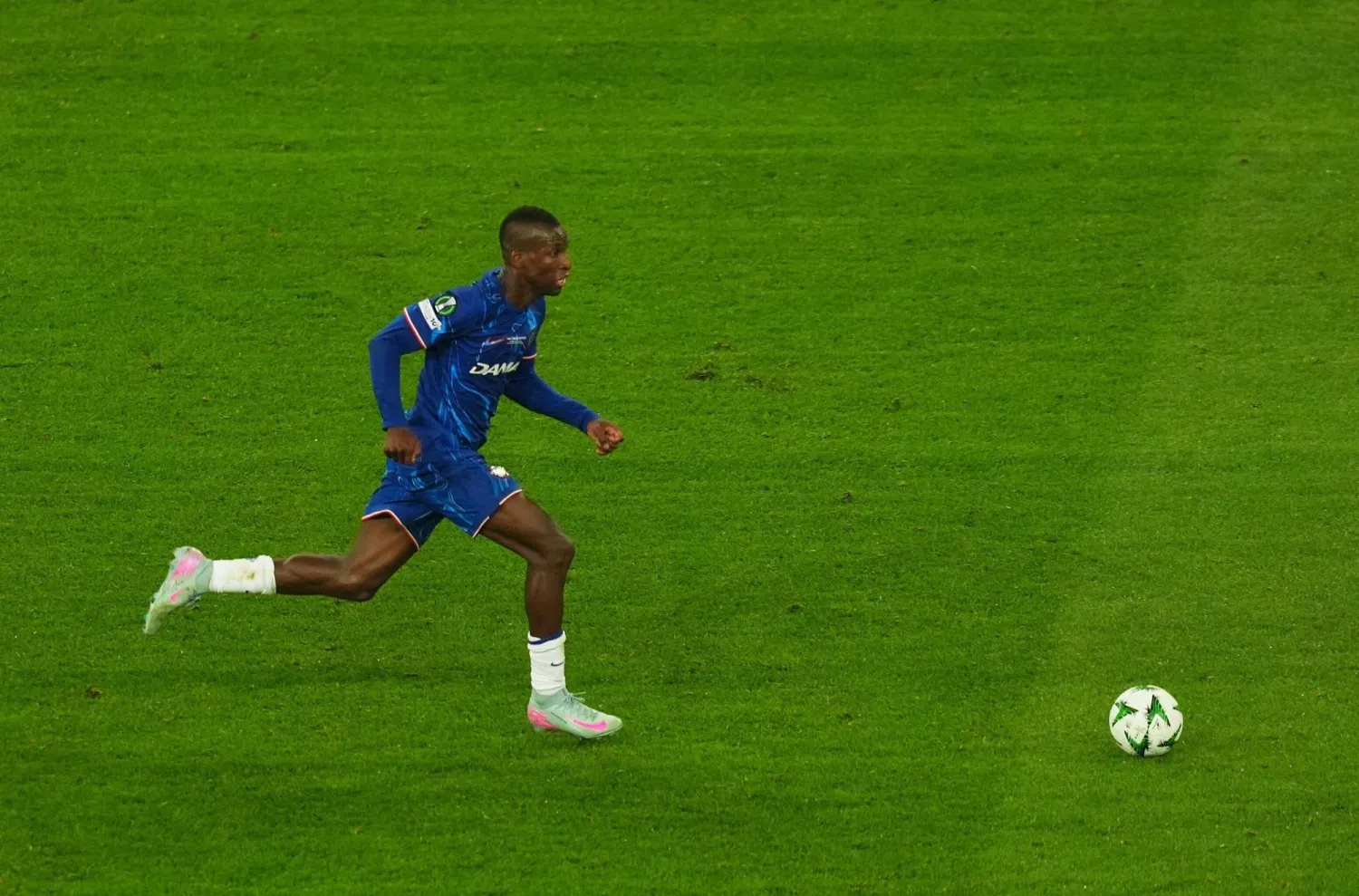 نيكولاس جاكسون مهاجم تشيلسي الإنجليزي (رويترز)