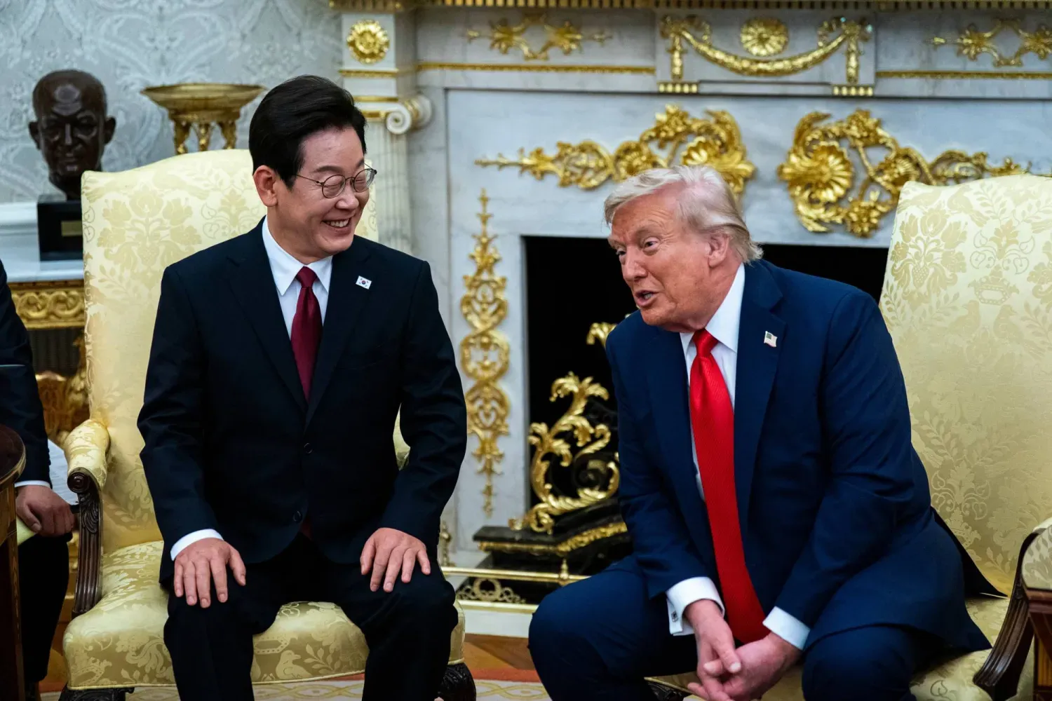 ABD Başkanı Donald Trump, Güney Koreli mevkidaşı Lee Jae-myung'u Beyaz Saray'da ağırladı (EPA)