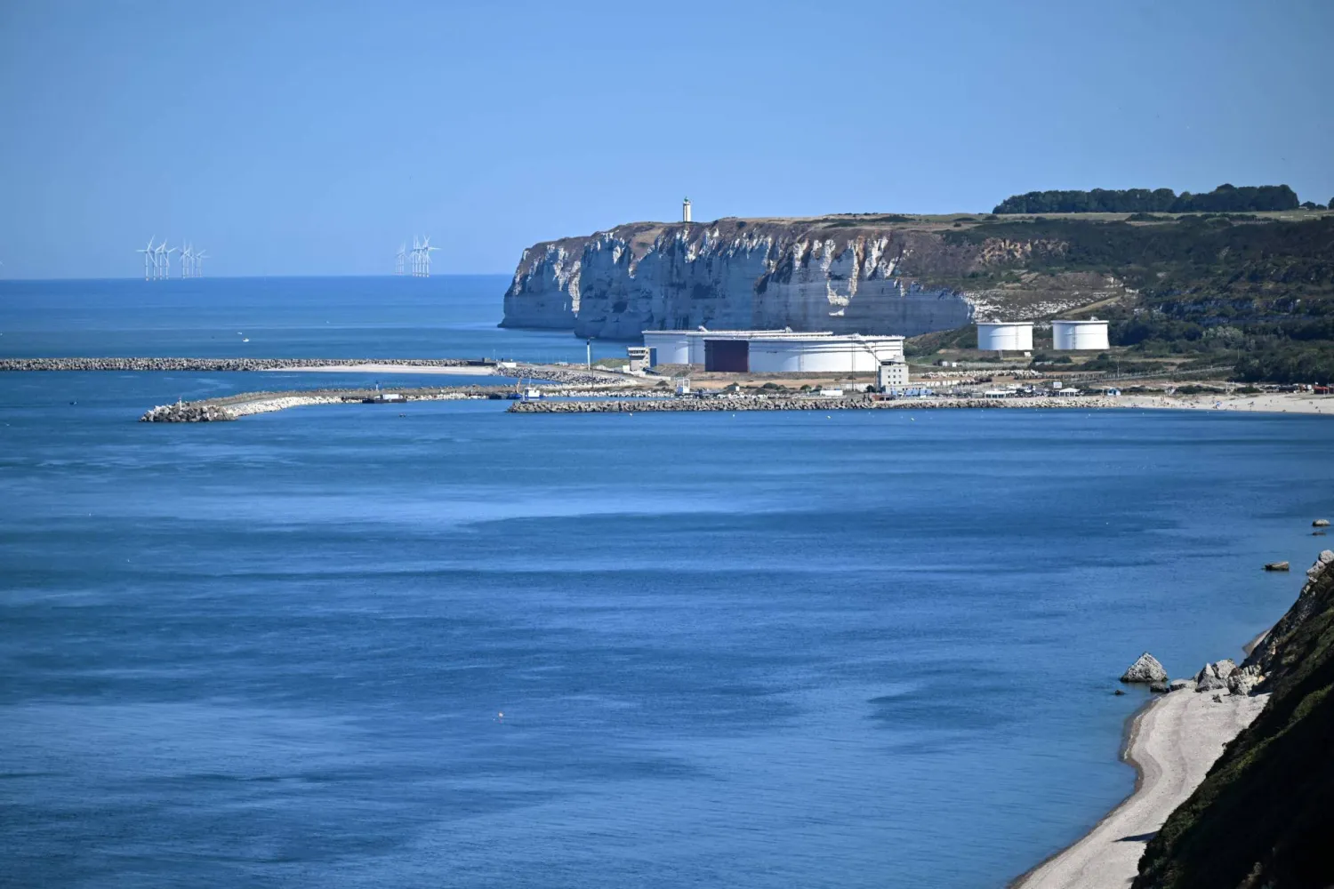 محطة لو هافر-أنتيفير النفطية في سان جوان برونيفال شمال غربي فرنسا (أ.ف.ب)