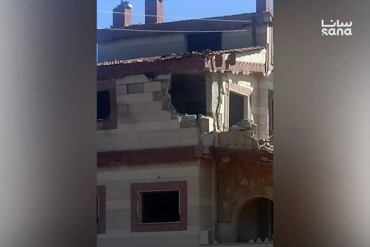 صورة نشرتها «سانا» للمنزل الذي قصفته القوات الإسرائيلية في طرنجة