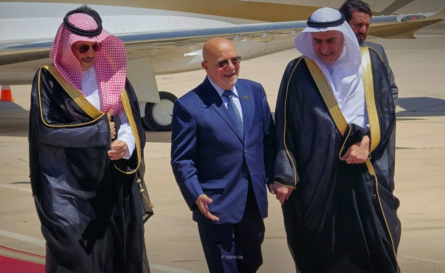 جانب من وصول الوفد السعودي إلى مطار دمشق الدولي (سانا)