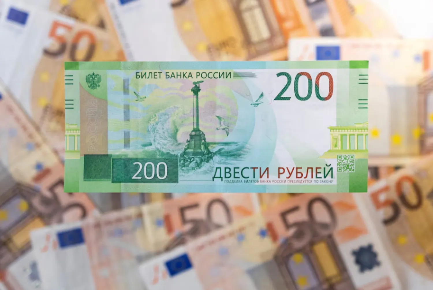 Russian rouble banknote is placed on Euro banknotes in this illustration taken April 7, 2022. REUTERS/Dado Ruvic/Illustration/File Photo 
