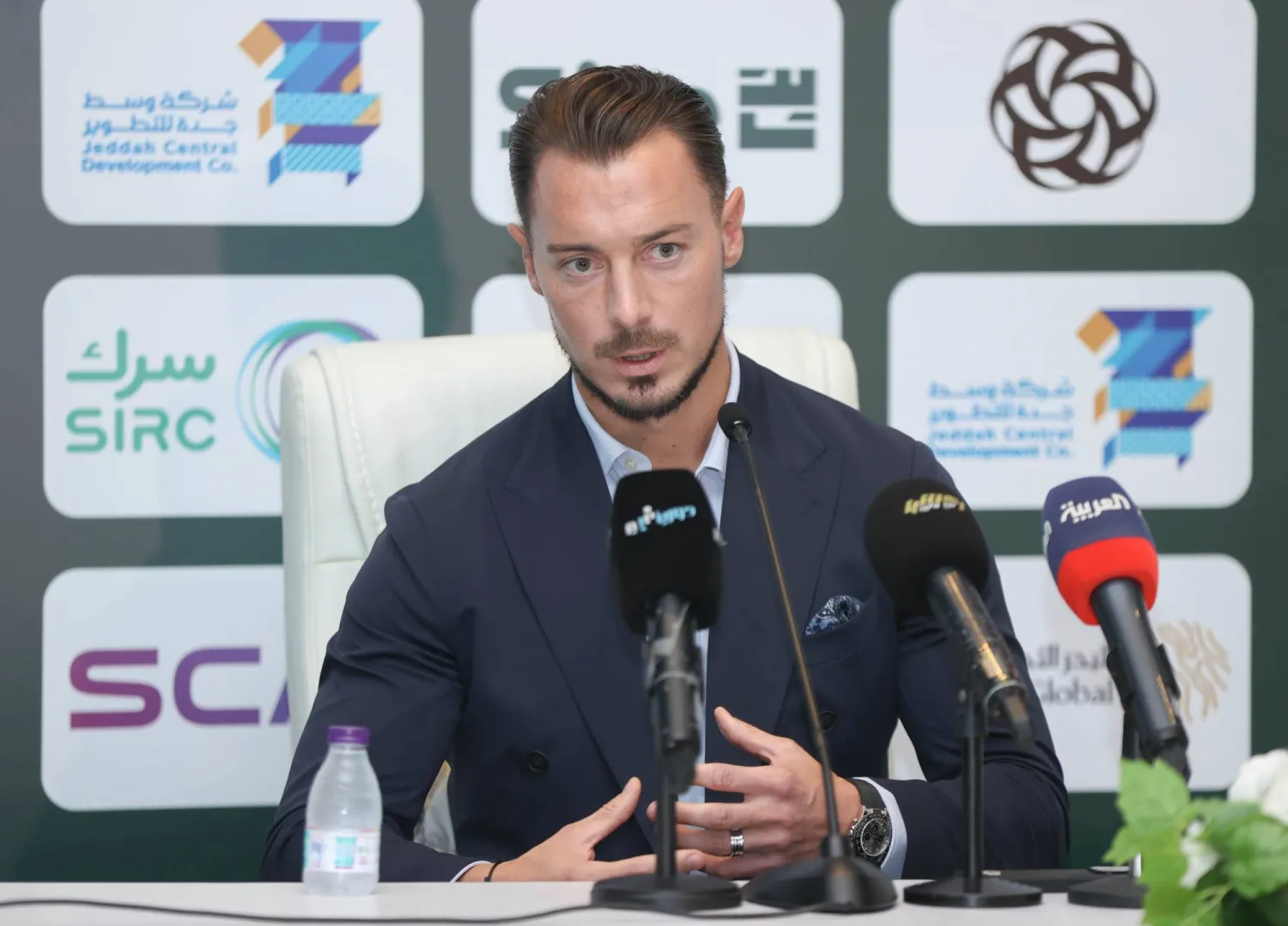 يايسله خلال المؤتمر الصحافي لمواجهة الأهلي ونيوم (عدنان مهدلي)