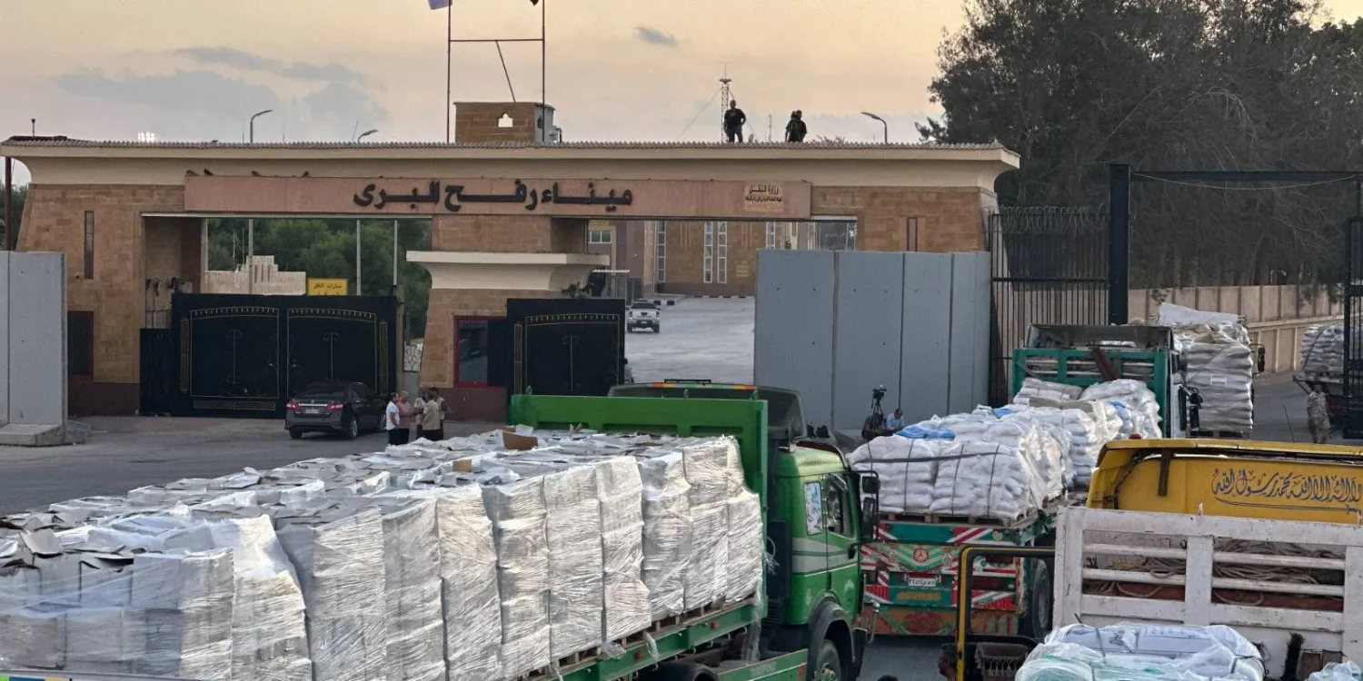 الهلال الأحمر المصري يعلن الثلاثاء الدفع بأكثر من 3700 طن مساعدات غذائية وإغاثية في قافلة «زاد العزة» الـ23 إلى غزة