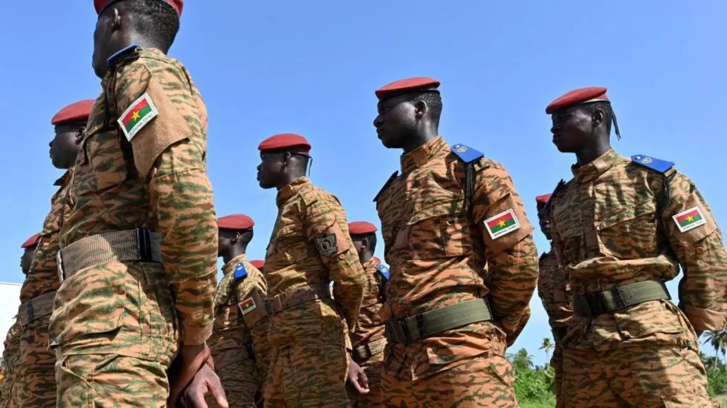 Burkina Faso askerleri eğitim sırasında (Arşiv)
