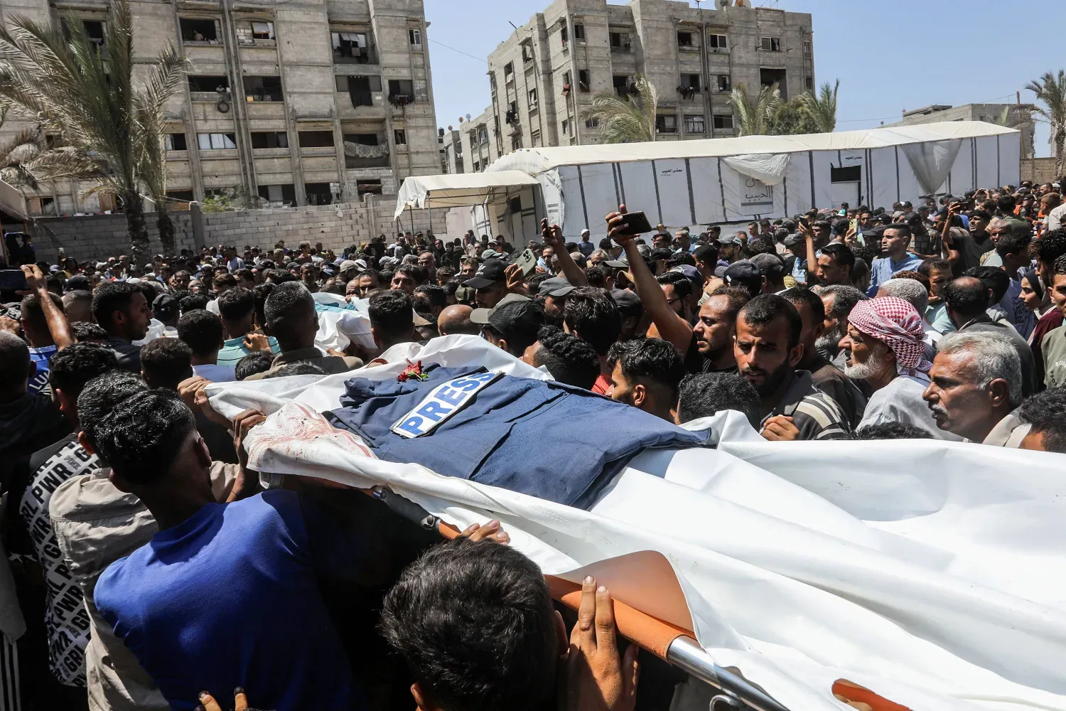 İsrail aha önce öldürülen kişileri öldürdüğünü iddia ederken Hamas, İsrail'in çifte bombardımanla gazetecilere yönelik katliamda ileri sürdüğü iddiaları yalanladı