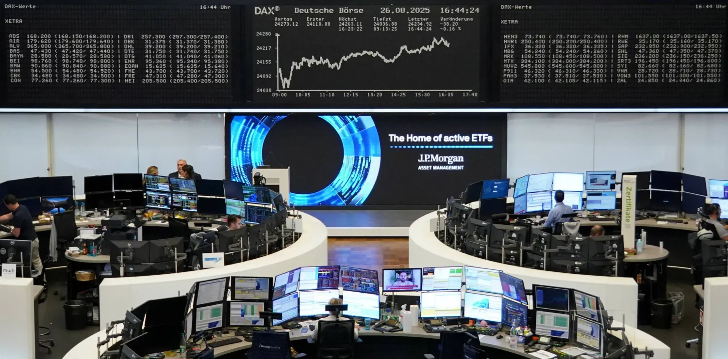 رسم بياني لمؤشر الأسهم الألماني «داكس» في بورصة فرانكفورت (رويترز)