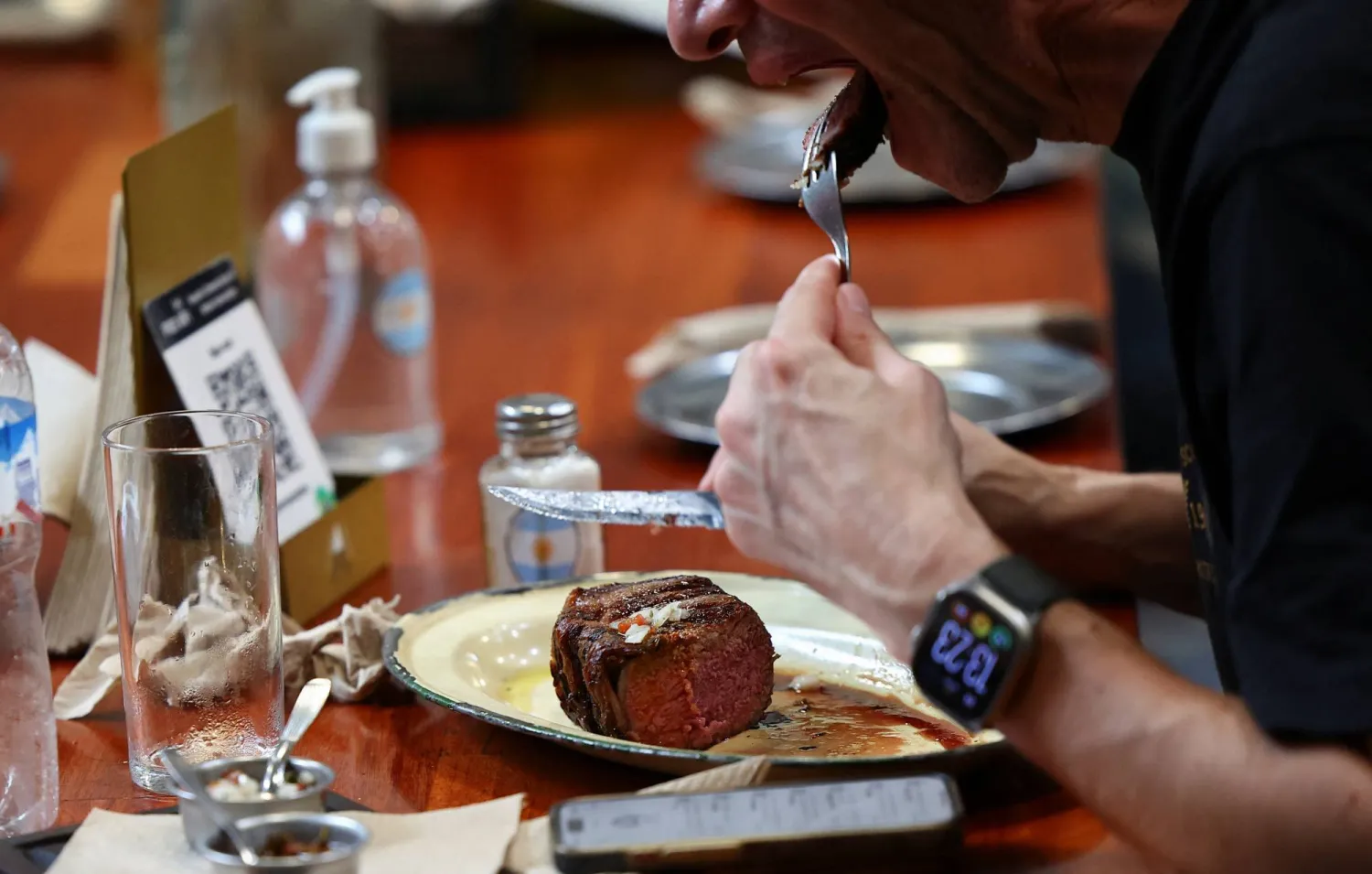 تناول اللحوم بانتظام قد يقلل خطر الوفاة بالسرطان (رويترز)