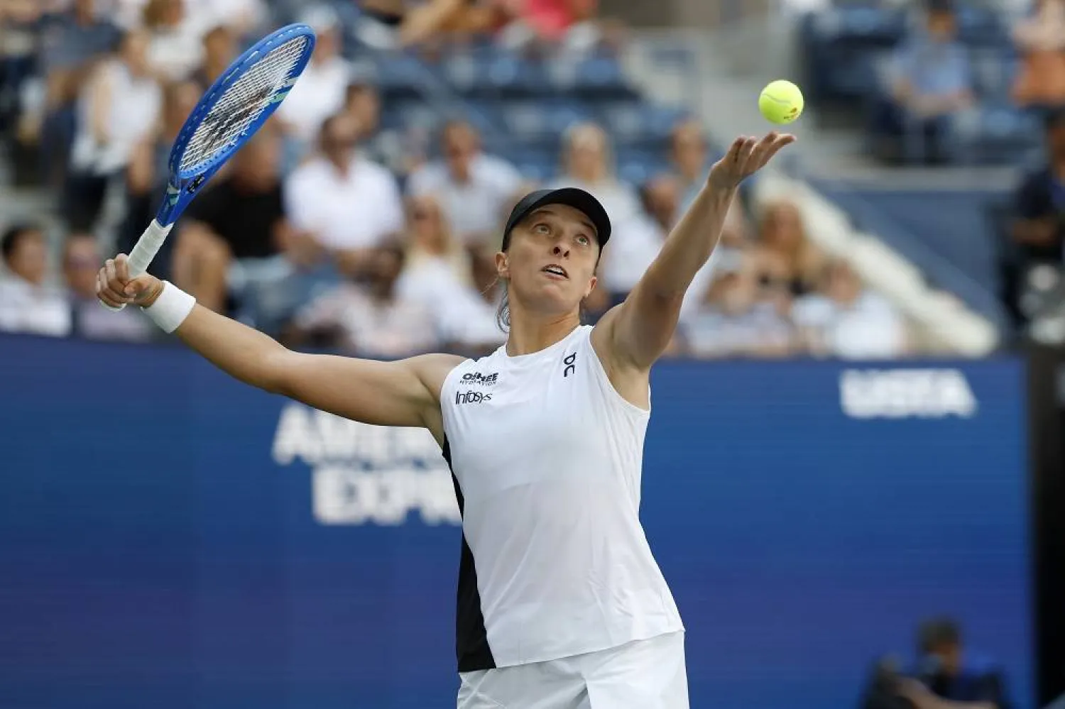  Iga Swiatek of Poland in serves against Emiliana Arango of Colombia during the first round of the US Open Tennis Championships at the USTA Billie Jean King National Tennis Center in Flushing Meadows, New York, USA, 26 August 2025. (EPA)