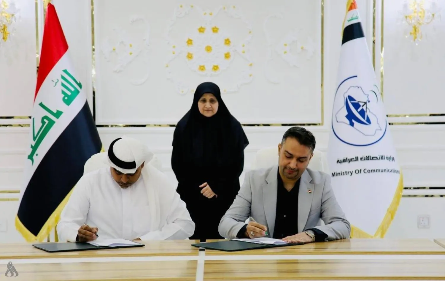 وزيرة الاتصالات العراقية تشهد توقيع عقد إنزال كابل بحري بالفاو مع شركة بحرينية (إكس)