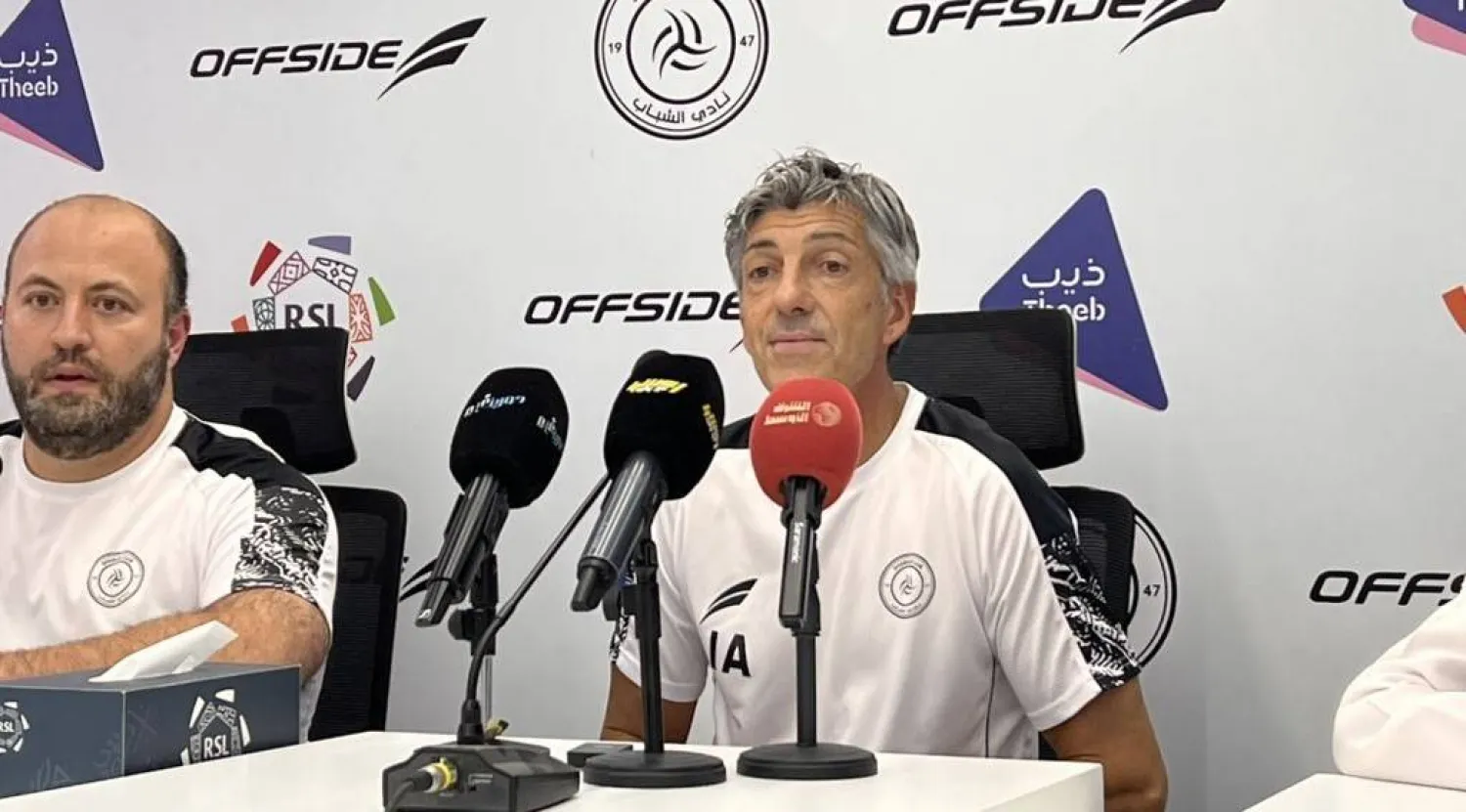 الإسباني إيمانول ألغواسيل مدرب فريق الشباب السعودي (الشرق الأوسط) 