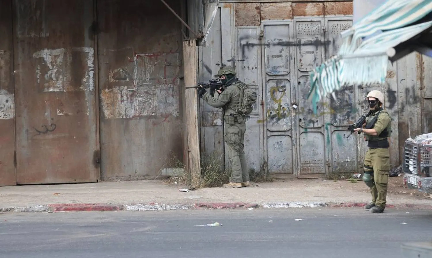 Israeli soldiers take position during an army operation in the West Bank city of Nablus, 27 August 2025. (EPA) 