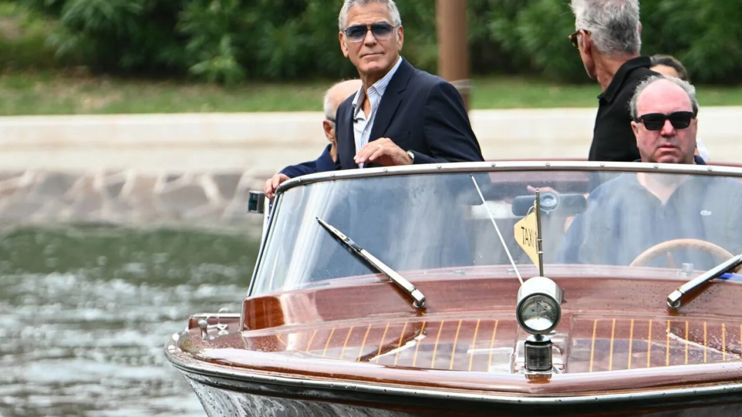George Clooney travelling in style on Wednesday in Venice. Stefano RELLANDINI / AFP
