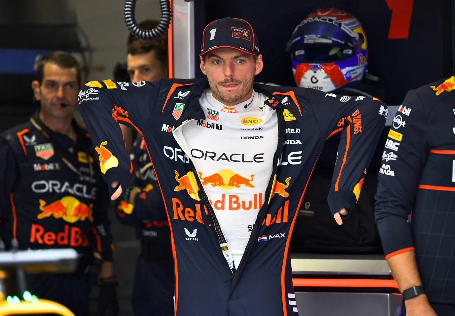 «الجيش البرتقالي» خلف ماكس فيرستابن (أ.ف.ب)