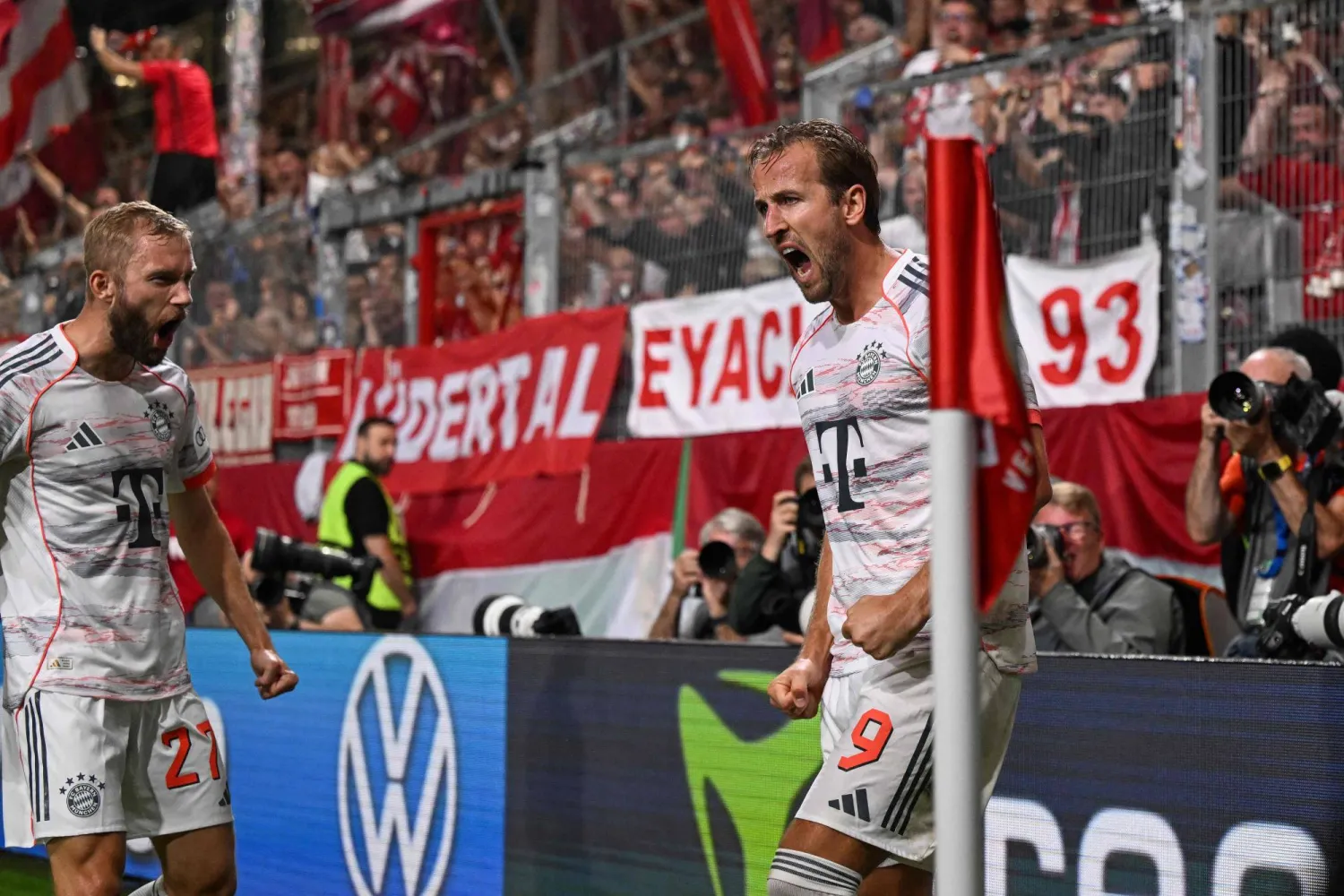 سجل هاري كين مهاجم بايرن هدف الفوز في الوقت المحتسب بدل الضائع (أ.ف.ب)