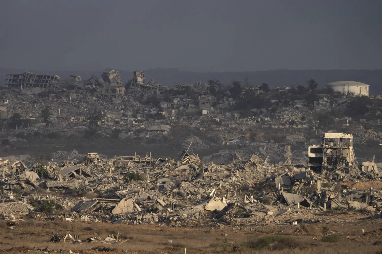 جانب من الدمار جراء الغارات الإسرائيلية على قطاع غزة (أ.ب)