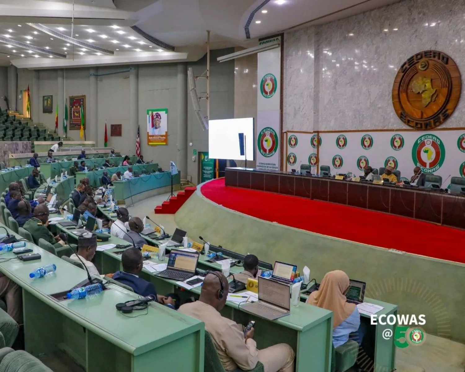 من القمة التي يعقدها قادة جيوش غرب أفريقيا في نيجيريا (إيكواس)