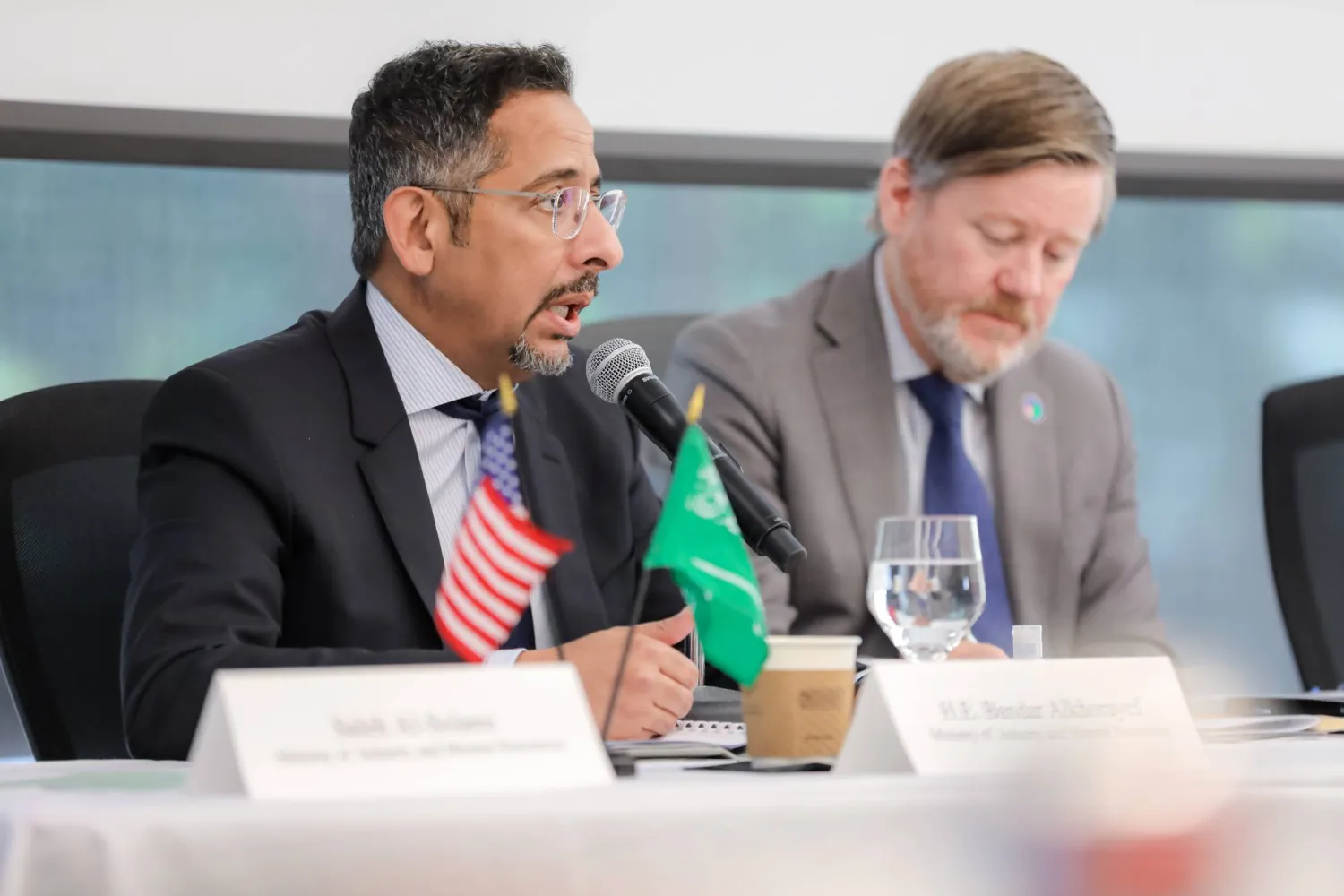 وزير الصناعة والثروة المعدنية السعودي يتحدث إلى الحضور (الشرق الأوسط)