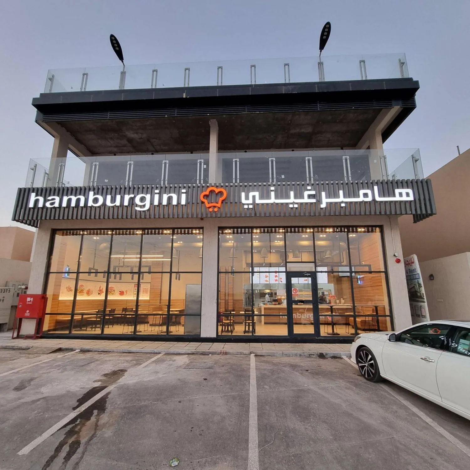 أحد الفروع الجديدة التابعة لسلسلة المطاعم (الشركة)