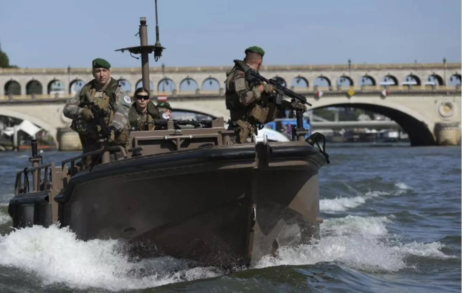 سلطات الأمن الفرنسية تفتح تحقيقاً مع تونسي متهم بقتل 4 فرنسيين بعد الكشف عن جثثهم في منطقة نهر السين بباريس (متداولة)