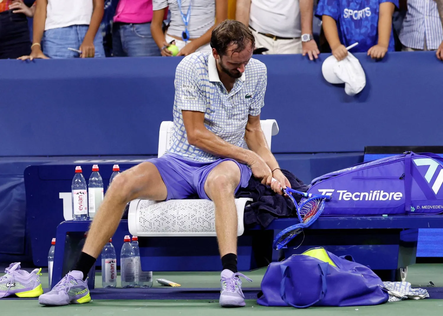 Tennis - US Open - Flushing Meadows, New York, United States - August 25, 2025 Russia's Daniil Medvedev breaks his racquet after his first round match against France's Benjamin Bonzi REUTERS/Eduardo Munoz