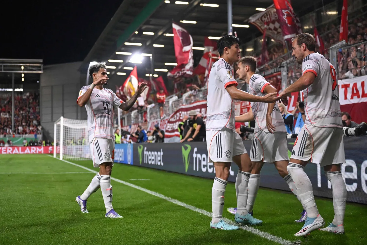 حقق بايرن فوزاً غاية في الصعوبة على فين فيسبادن المنافس بدوري الدرجة الثالثة لكأس ألمانيا (أ.ف.ب)