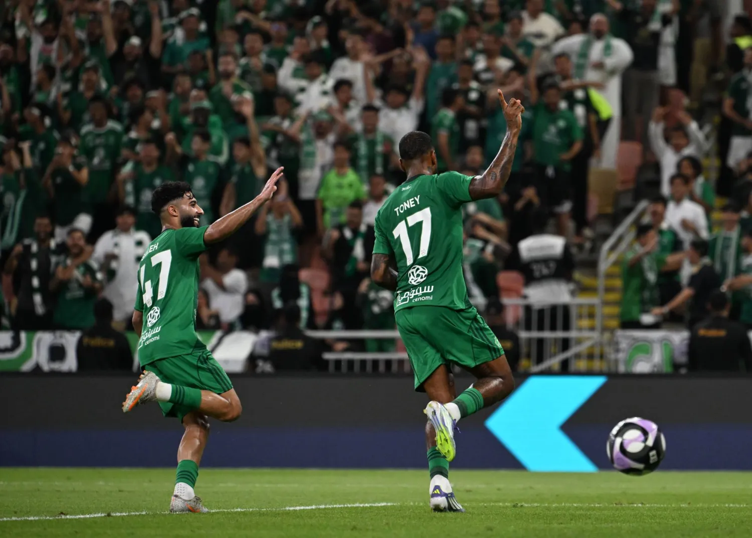 إيفان توني ينطلق فرحاً بالهدف (تصوير: علي خمج)