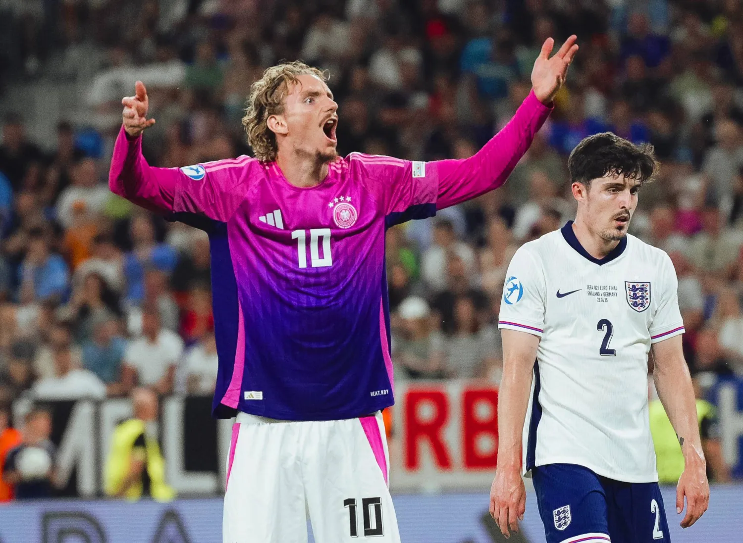 نيك فولتيماده مهاجم فريق شتوتغارت الألماني (د.ب.أ)