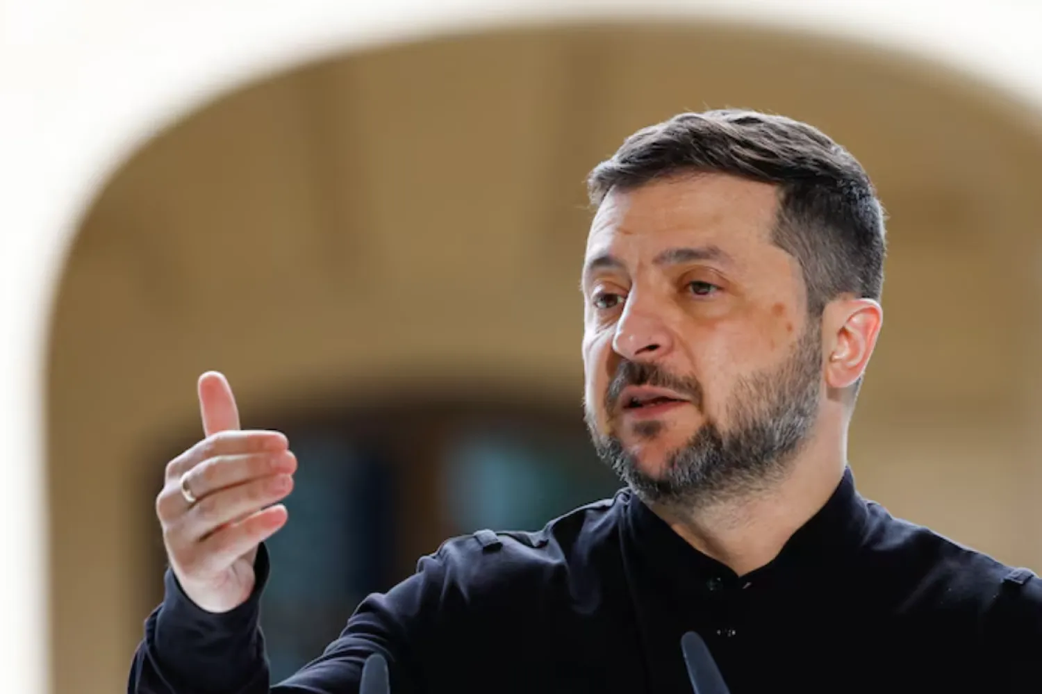 Ukraine's President Volodymyr Zelenskiy speaks during a joint press conference with Norway's Prime Minister Jonas Gahr Store, amid Russia's attack on Ukraine, in Kyiv, Ukraine, August 25, 2025. REUTERS/Valentyn Ogirenko/File Photo 