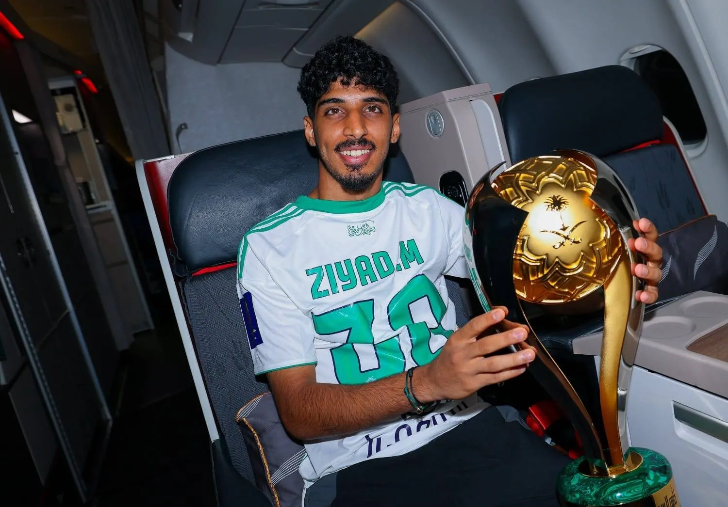 زياد محتفلاً بكأس السوبر الأخيرة (موقع النادي)