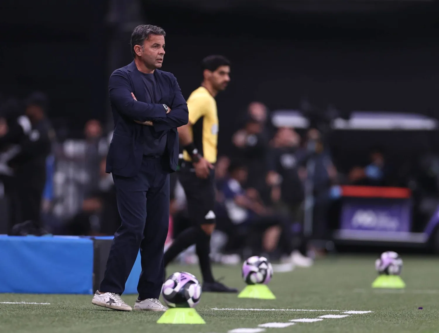 خافيير كاليخا المدير الفني لفريق الرياض (تصوير: سعد العنزي)