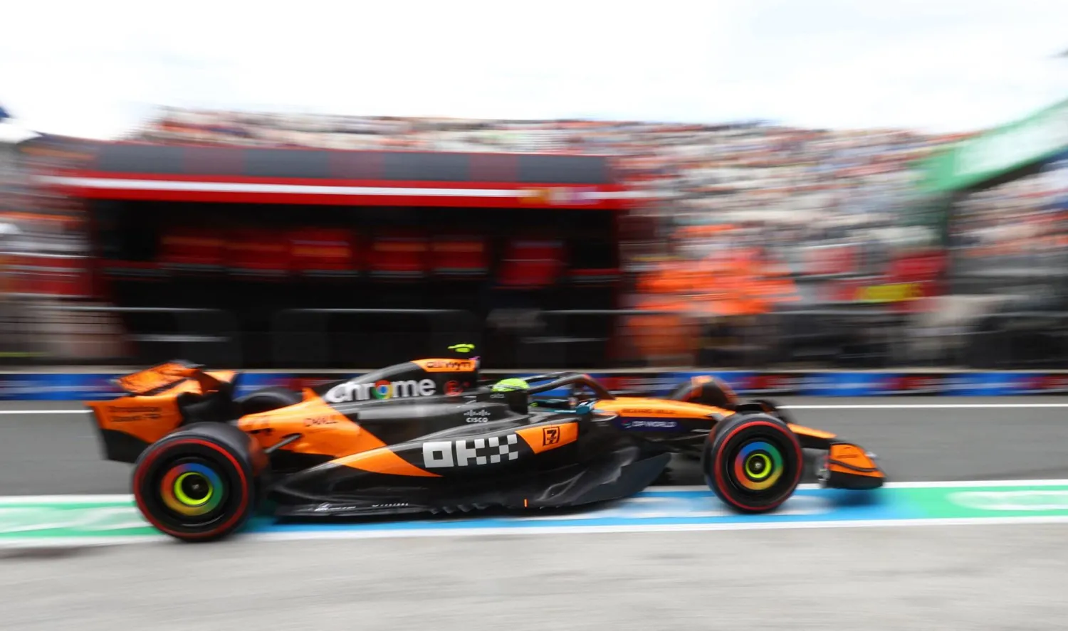 نوريس خلال التجارب الحرة (رويترز)