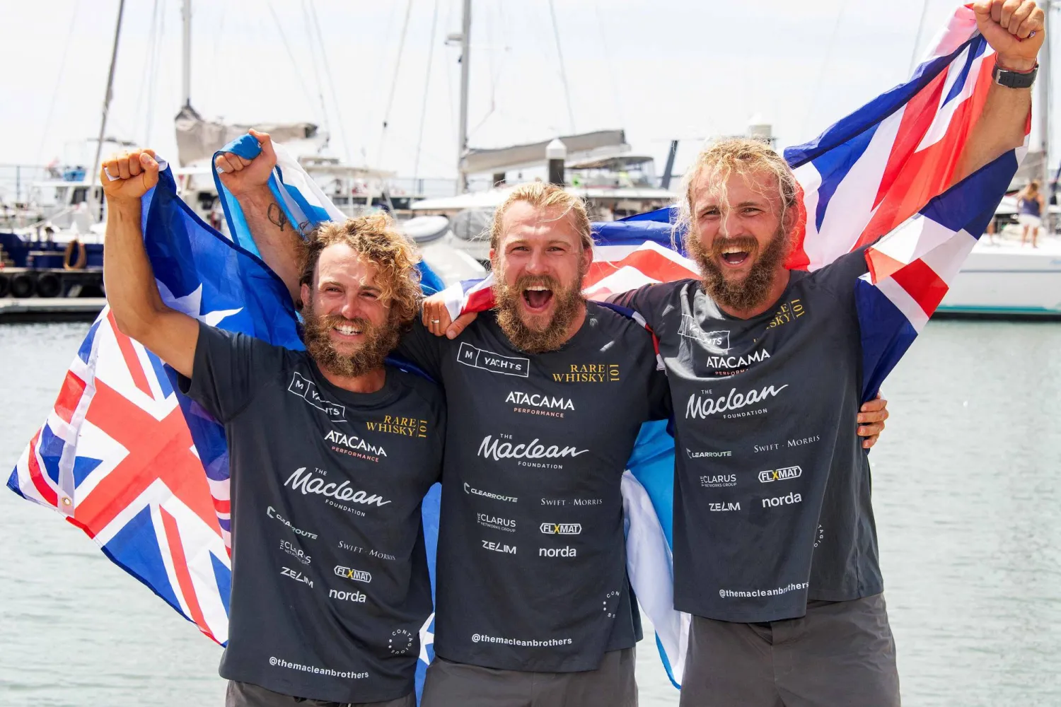 3 إخوة يهزمون «الهادئ» بالإصرار (أ.ف.ب)