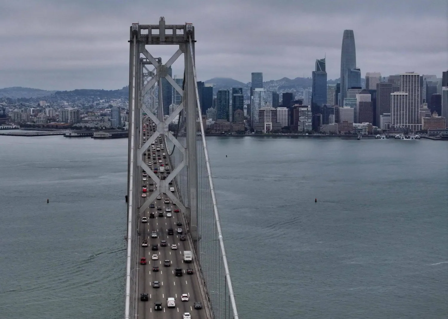 SAN FRANCISCO, CALIFORNIA - AUGUST 29: Cars travel on the San Francisco – Oakland Bay Bridge on August 29, 2025 in San Francisco, California. Justin Sullivan/Getty Images/AFP
