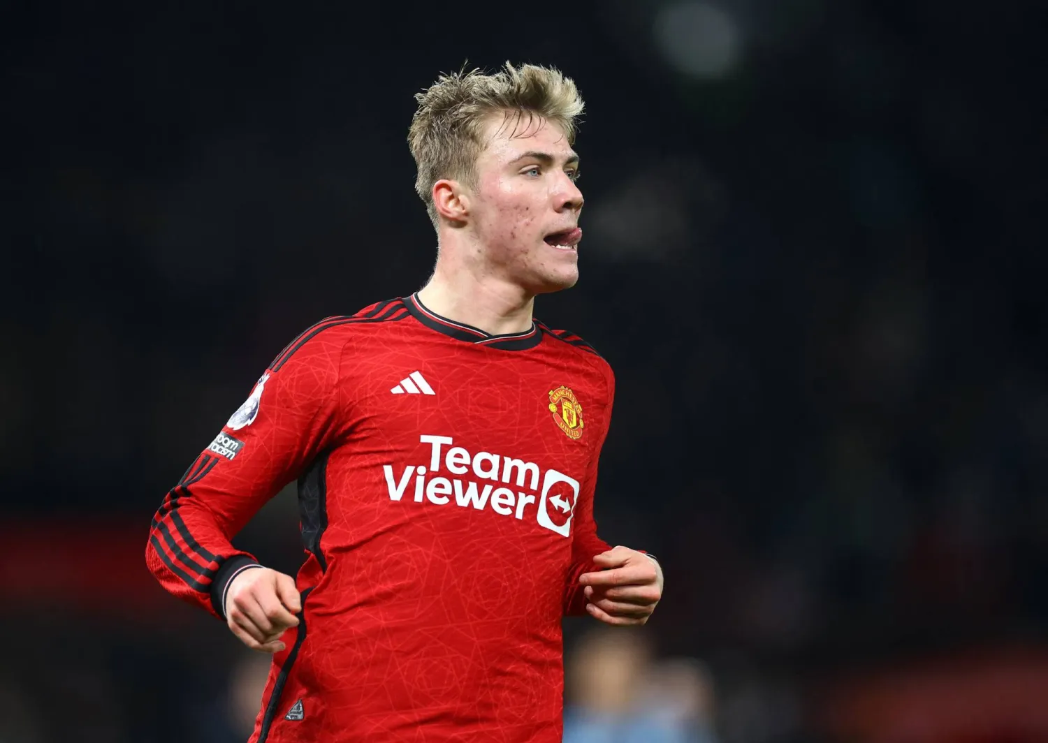 راسموس هويلوند لاعب مان يونايتد المنتظر بيعه (رويترز)