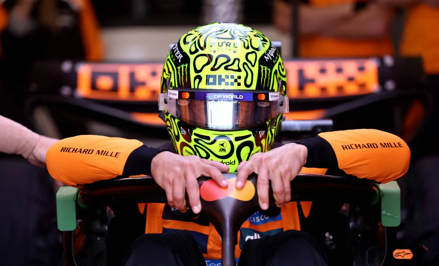 البريطاني لاند نوريس سائق فريق مكلارين (رويترز)