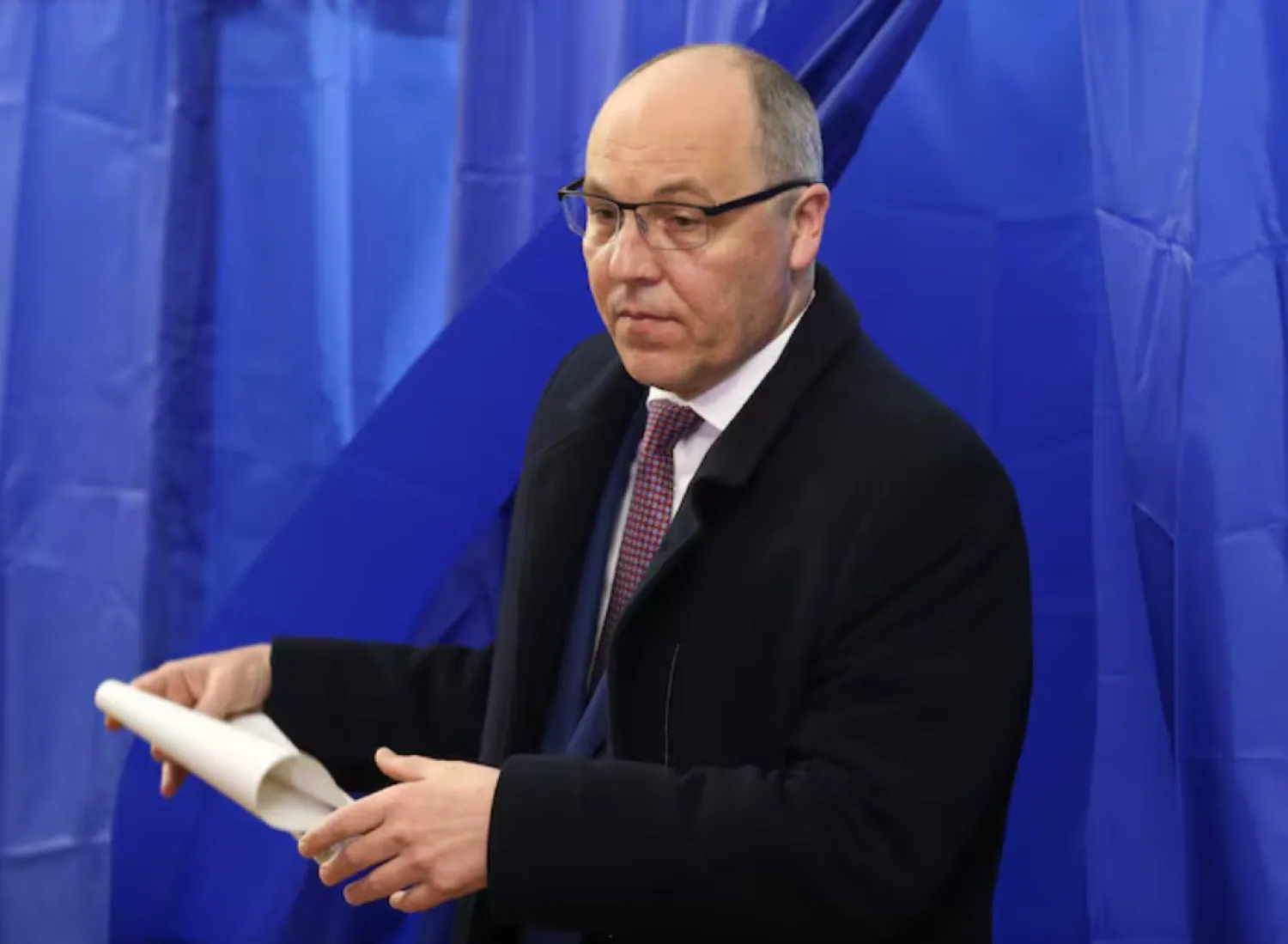 Ukraine's Parliamentary Speaker Andriy Parubiy walks out of a voting booth at a polling station during a presidential election in Kiev, Ukraine March 31, 2019. REUTERS/Viacheslav Ratynskyi/File Photo 