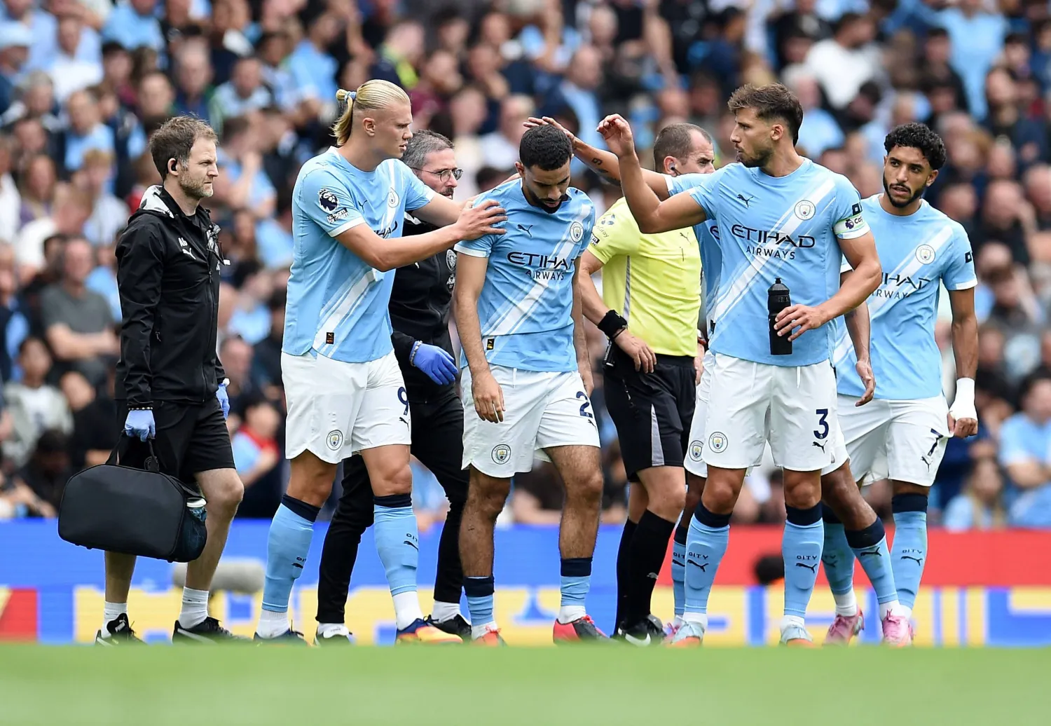 رحلة صعبة تنتظر نجوم مان سيتي في الشتاء (رويترز)