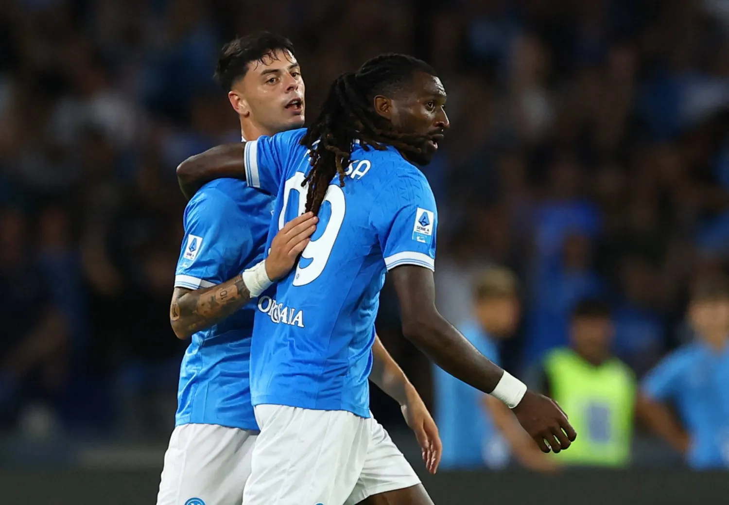 أنغيسا محتفلا بالهدف الثمين (رويترز)